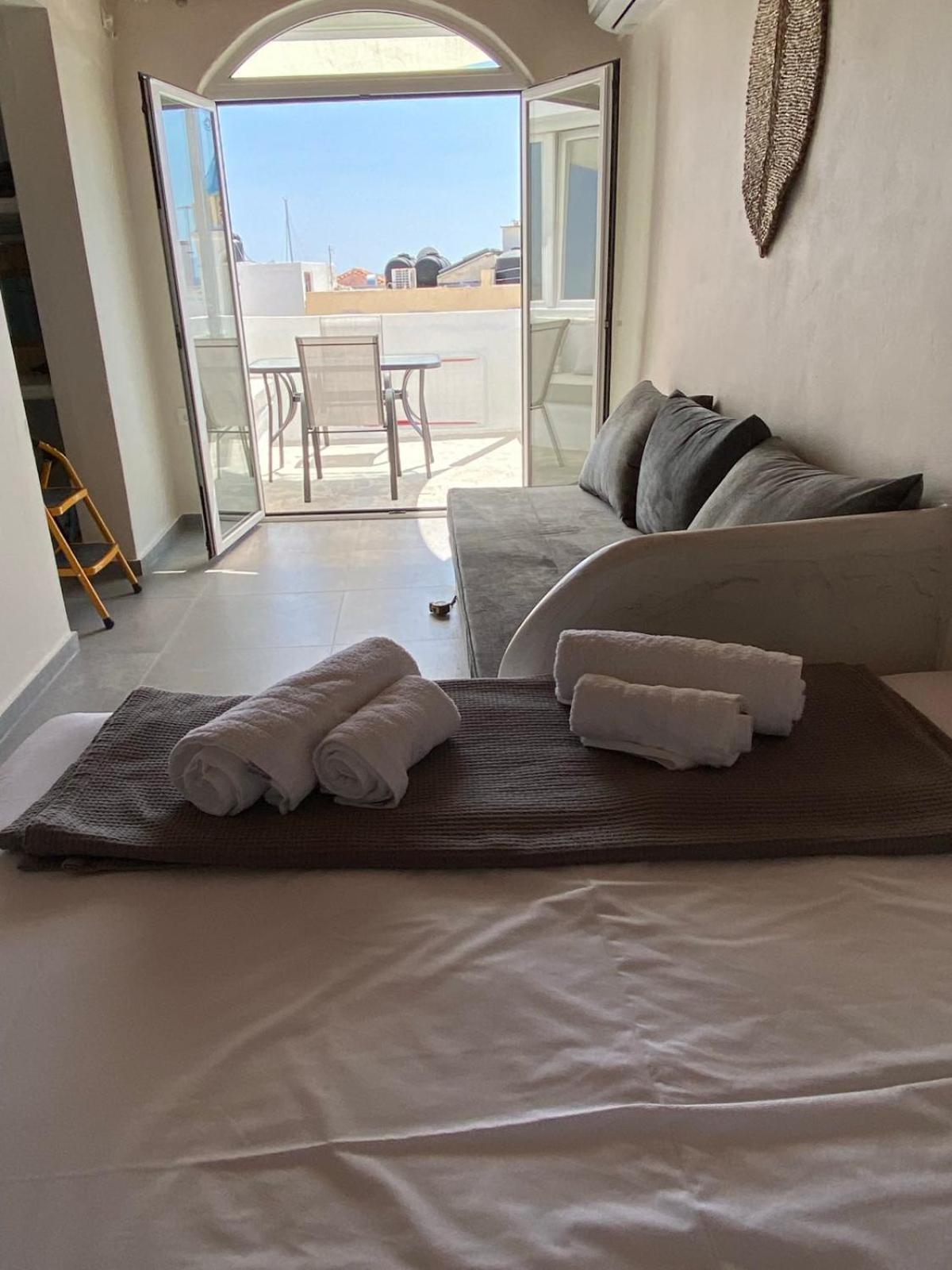 Apartamento Iakovos' Luxury Penthouse Tínos Exterior foto